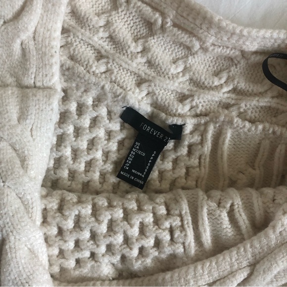 Off the Shoulder Cable Knit Sweater - Picture 4 of 4